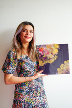 Carica l'immagine nel visualizzatore di Gallery, Woman Artist Alessia Camoirano Bruges with fluid art