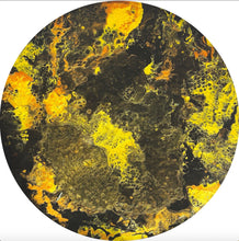 Carica l&#39;immagine nel visualizzatore di Gallery, Fine Fluid Art in gold by female london based artist Alessia Camoirano Bruges using  colours to evoke emotions and feelings

